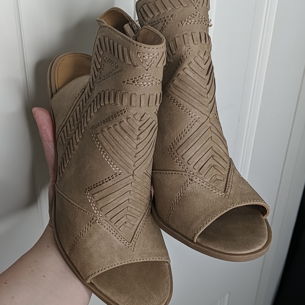 Beige peep-toed booties